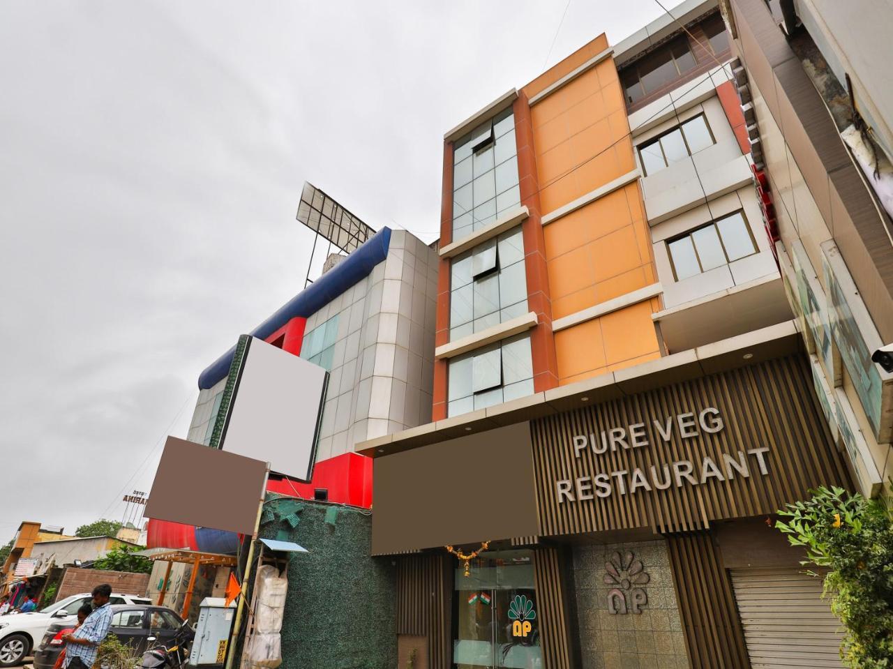 Oyo 17332 Hotel Nana'S Даман Екстер'єр фото
